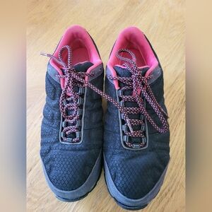Columbia black and hot pink Womens hikers. Great for on the trails.